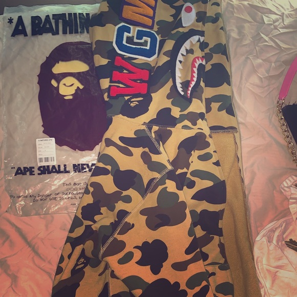 Bape hoodie - Picture 1 of 7